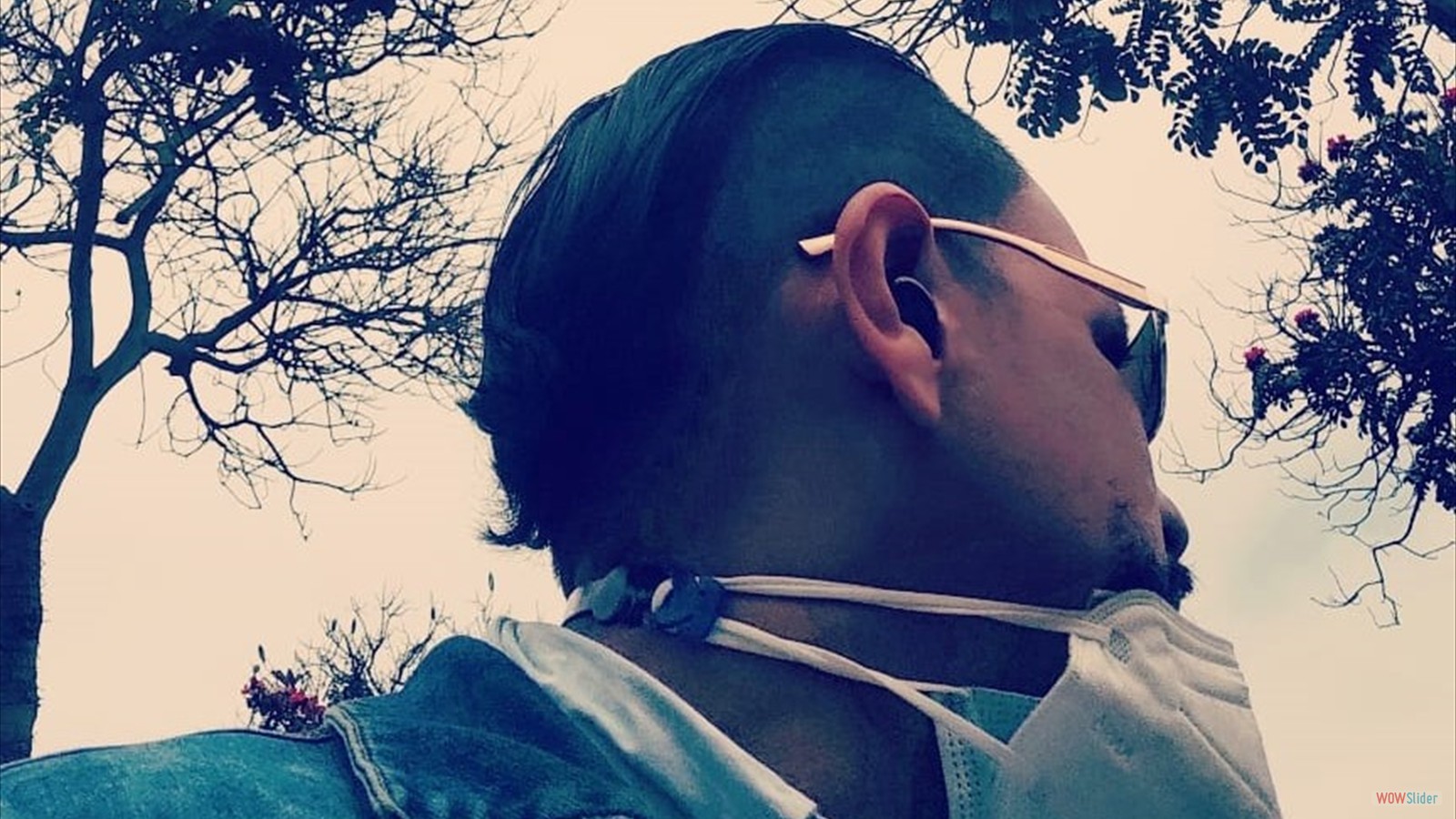 Aqui casual caminando por el parque